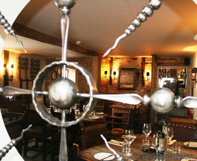 Queens Head Inn Nassington Restoran gambar